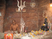 Бхартри-гуфа (место, где он медитировал)